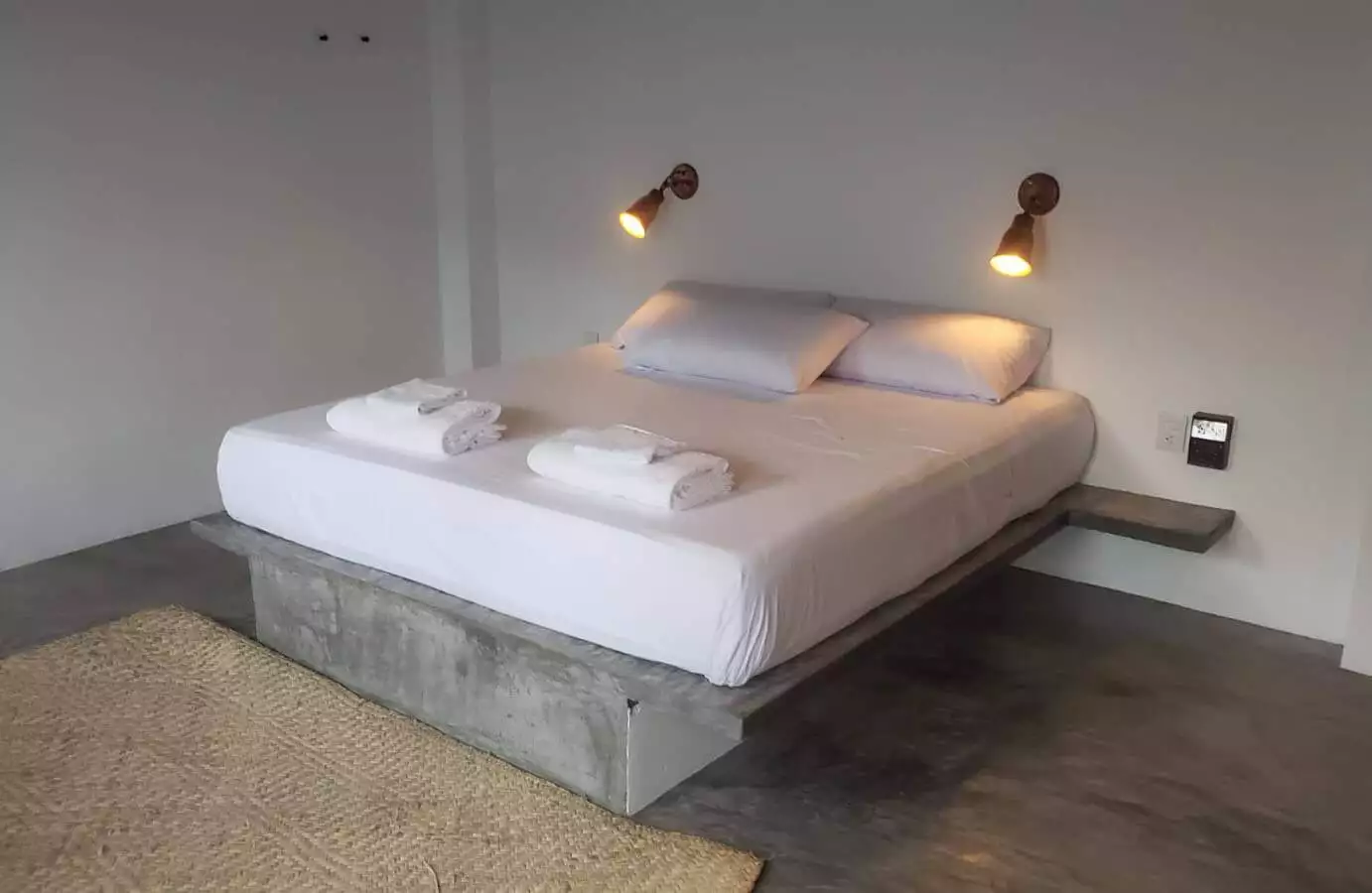 This is our king bed studio with kitchen, private toilet and hot water